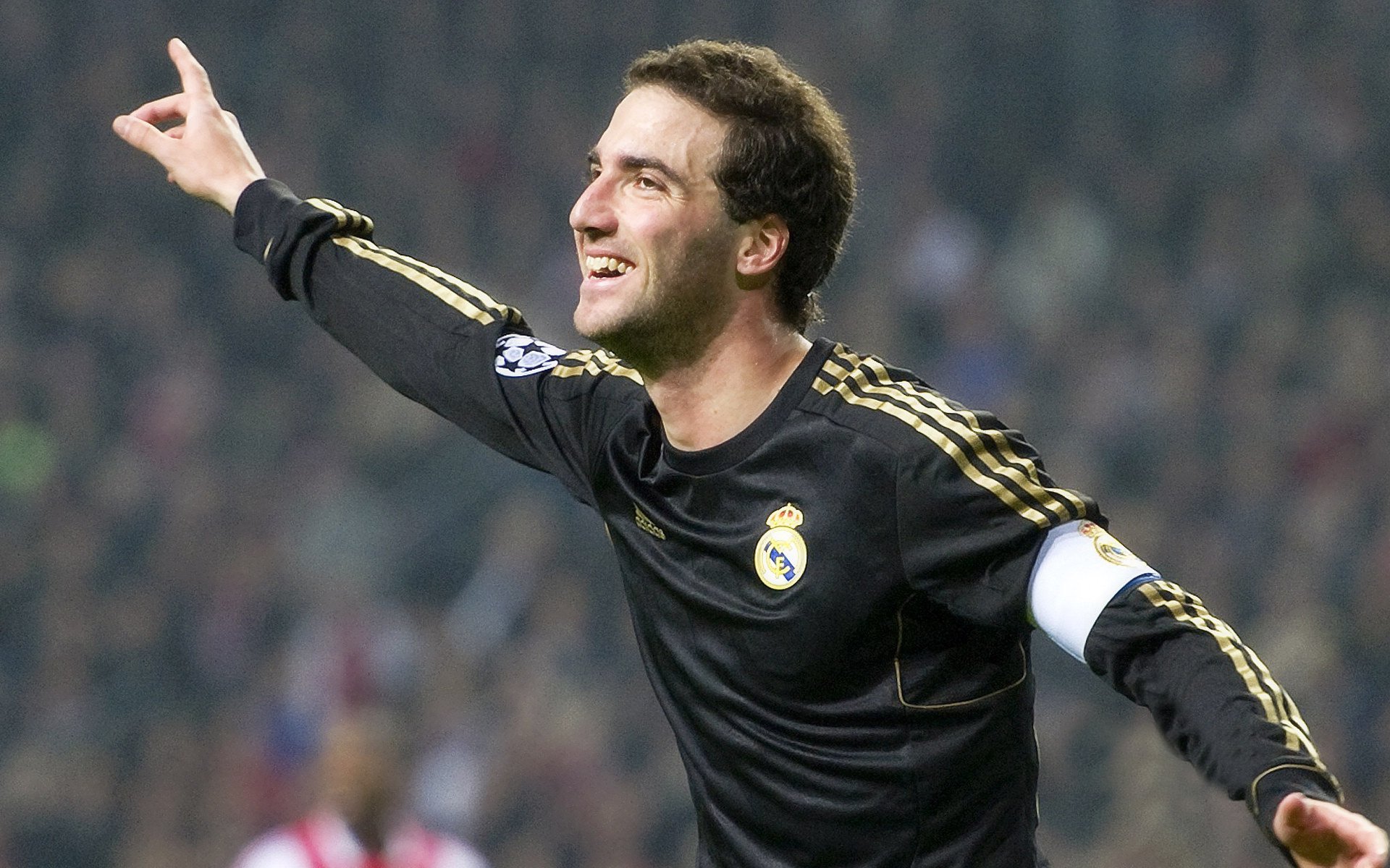 梅西的绝妙助攻与巴萨的战术复兴：新赛季的隐秘力量，梅西效力巴萨